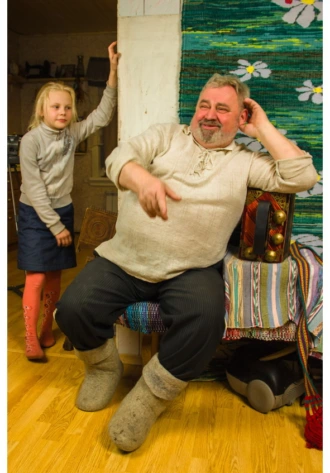 Девять изб у темного леса