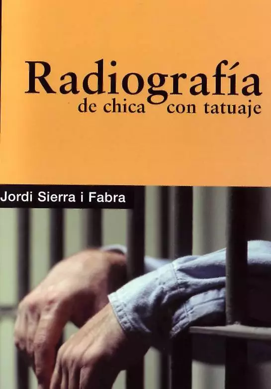 Radiografia De Chica Con Tatuaje